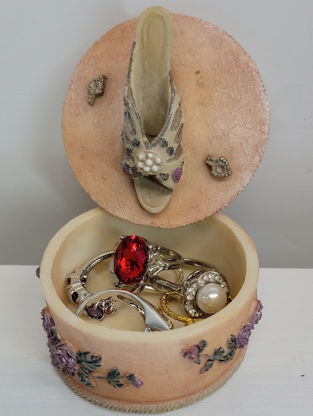 Shoe Trinketbox With Sz8 Rings